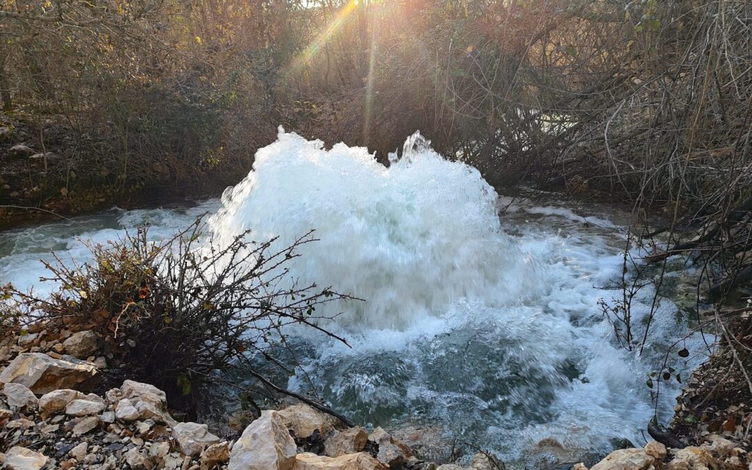 Explosión de agua en Huélamo